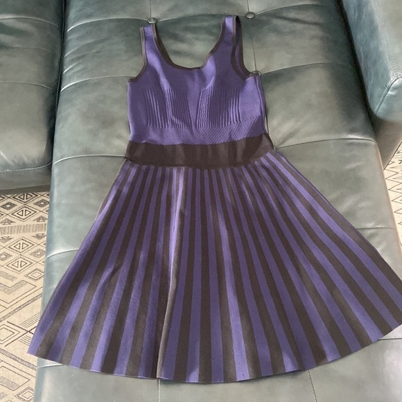 Guess Los Angeles dress - Picture 7 of 13